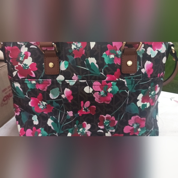 Authentic Calvin Klein coated PVC signature floral satchel cum crossbody bag - Picture 4 of 12